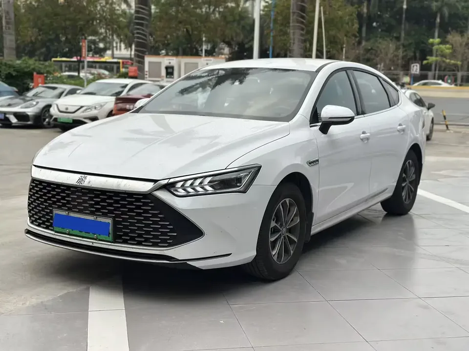 BYD Qin PLUS DM Honor Edition DM-i 55KM Leading Edition 2025 — photo 1, buy with delivery to Moscow