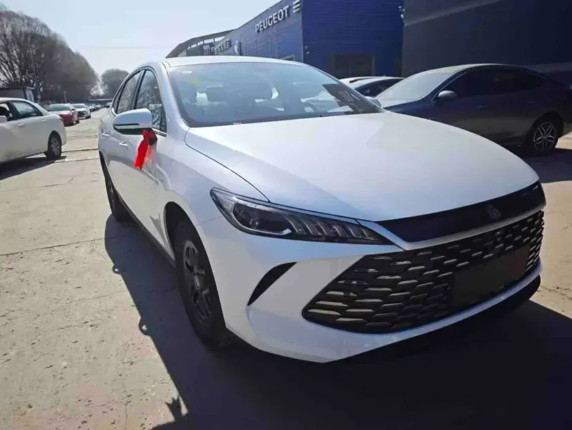 BYD Qin PLUS DM Intelligent Driving Edition DM-i 128KM Progressive Edition 2026 — миниатюра 3