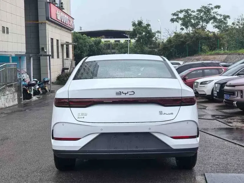 BYD Qin PLUS DM Intelligent Driving Edition DM-i 128KM Progressive Edition 2026 — миниатюра 5