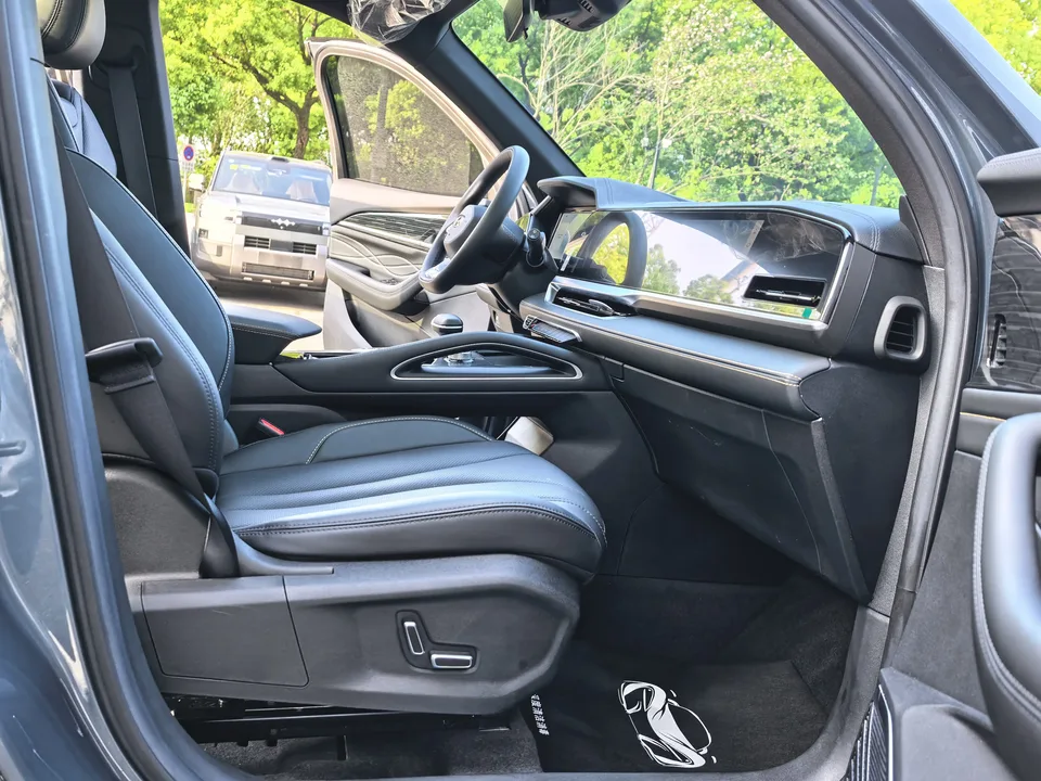 Geely Monjaro 2.0TD DCT EVO two-wheel drive premium model 2025 — миниатюра 3