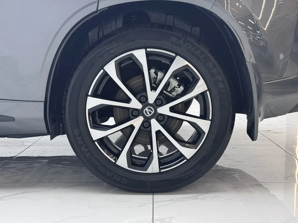 Changan UNI-Z PHEV Blue Whale iDD 125KM Excellence Edition 2025 — миниатюра 3