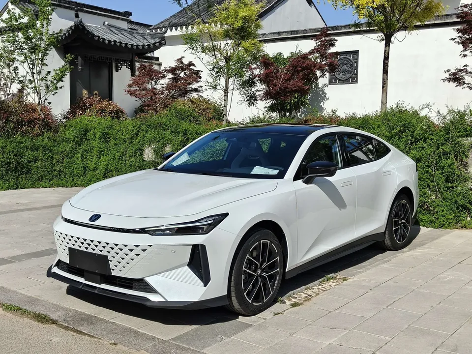 Changan UNI-V 2025
