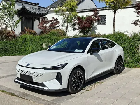 Changan UNI-V 2025 buy in Moscow