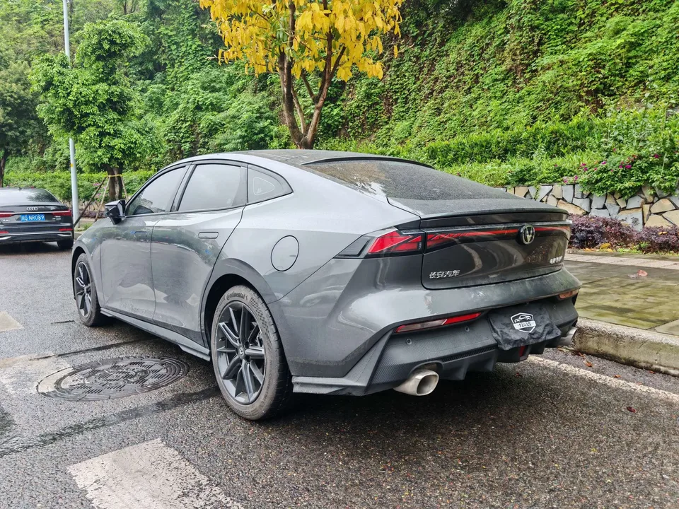 Changan UNI-V 1.5T exclusive model 2023 — миниатюра 2