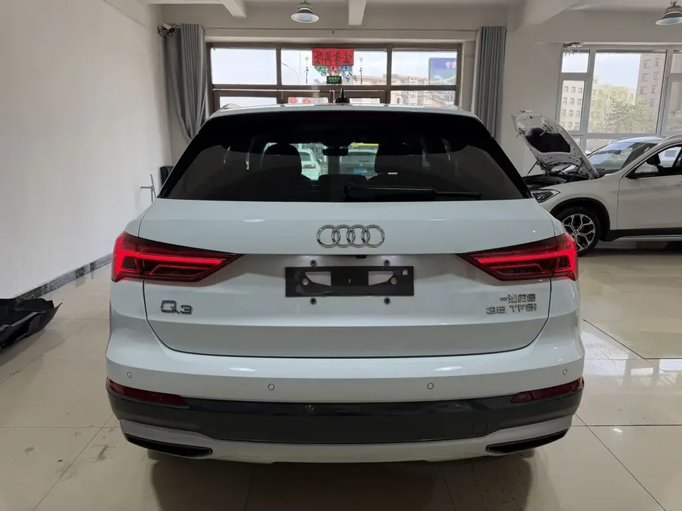 Audi Q3 Audi Q3 2022 35 TFSI Fashionable and Elegant 2022 — миниатюра 2