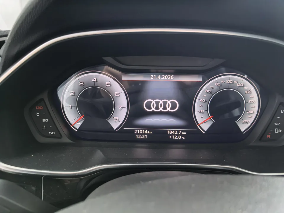 Audi Q3 Audi Q3 2022 35 TFSI Fashionable and Dynamic 2023 — миниатюра 4