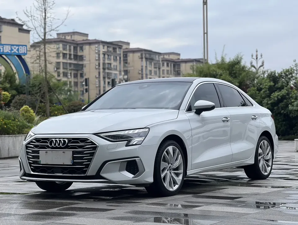 Audi A3 A3L Limousine 35 TFSI aggressive and sporty 2022 — фото 1, купить с доставкой в Москву