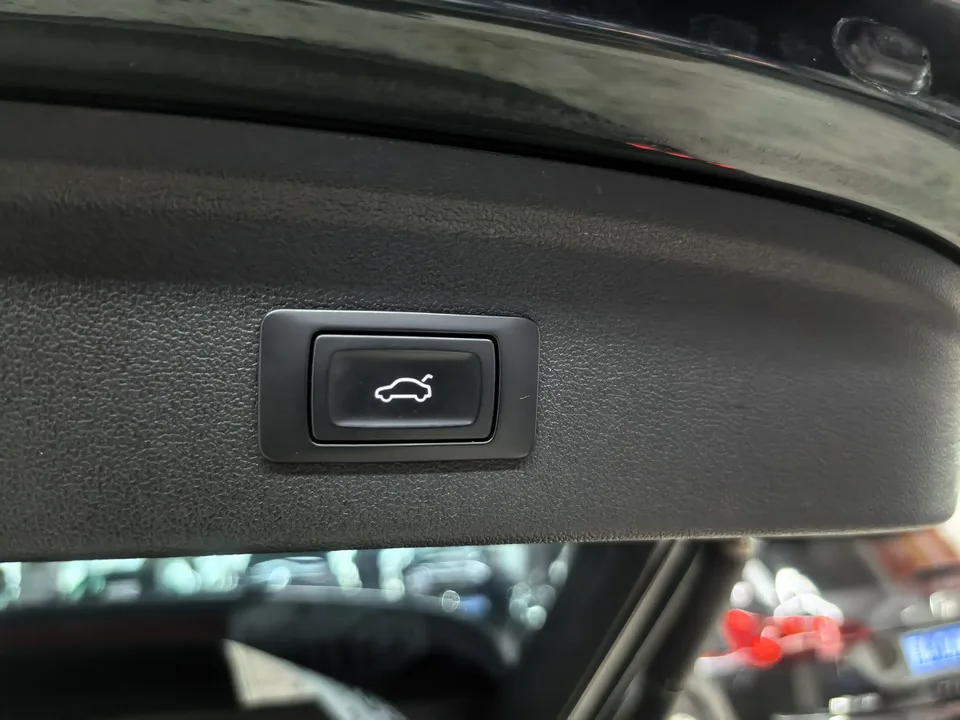 Audi A3 facelift Sportback 35 TFSI stylish and sporty 2024 — миниатюра 4