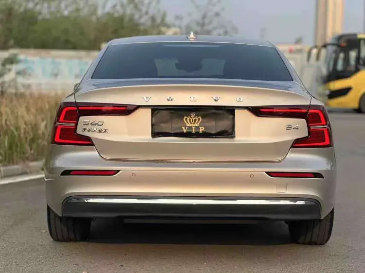 Volvo S60 Volvo S60 2023 B4 Zhiyuan Luxury Edition 2023 — миниатюра 2