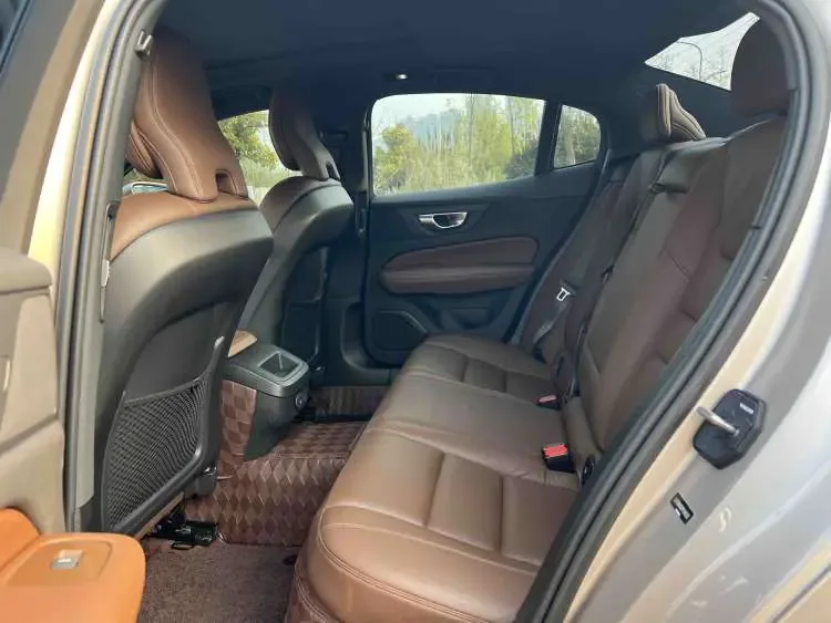Volvo S60 Volvo S60 2023 B4 Zhiyuan Luxury Edition 2023 — миниатюра 3