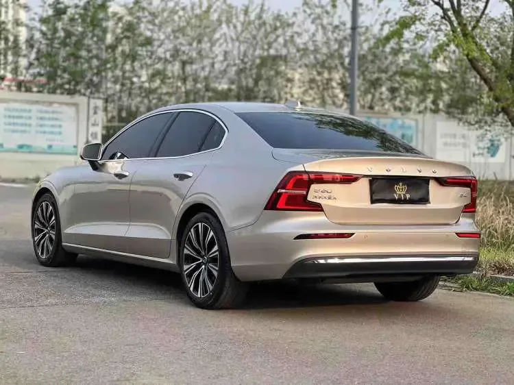Volvo S60 Volvo S60 2023 B4 Zhiyuan Luxury Edition 2023 — миниатюра 4