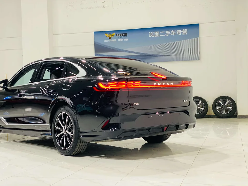Voyah Passion PHEV Lantu light chasing PHEV 2024 Super long range four-wheel drive executive version 2024 — thumbnail 2