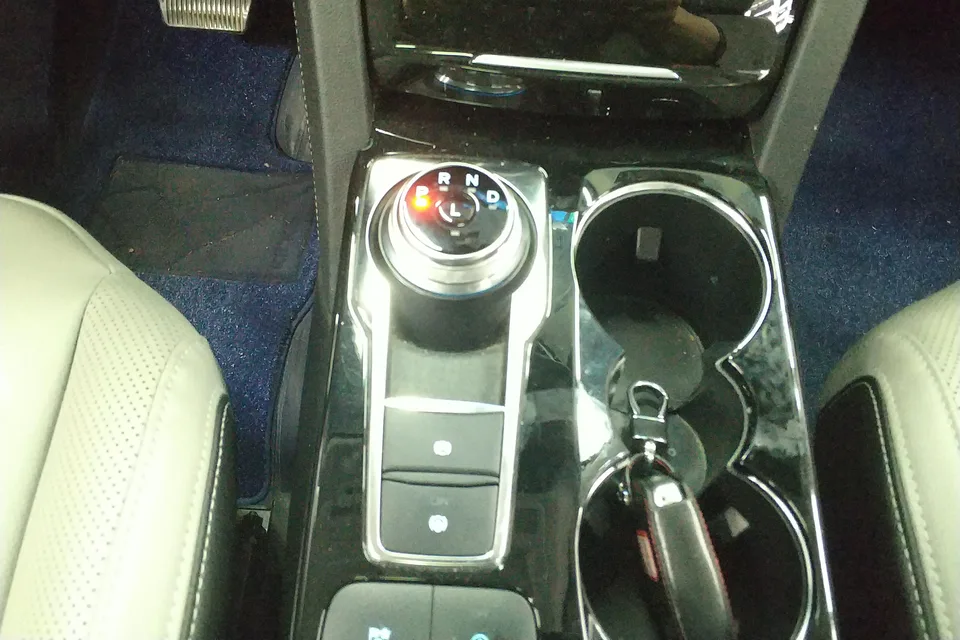 Ford Escape Ruiji 2020 EcoBoost 245 2WD Premium Edition 2022 — thumbnail 4