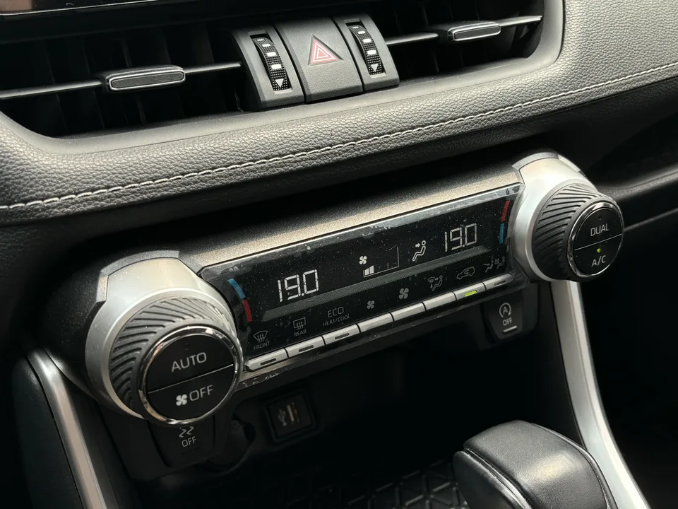 Toyota Willanda 2.0L two-wheel drive urban version 2024 — миниатюра 3