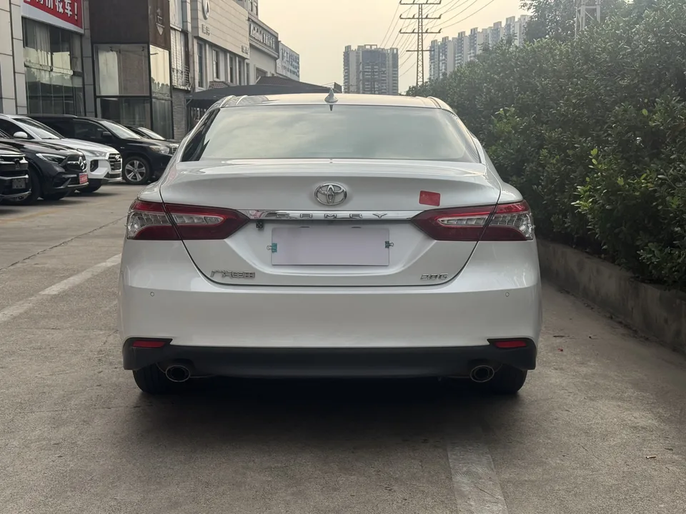 Toyota Camry 2.0G Deluxe Edition 2022 — миниатюра 2