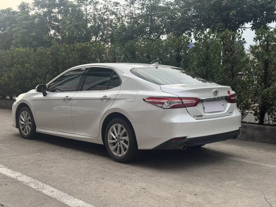 Toyota Camry 2.0G Deluxe Edition 2022 — миниатюра 4