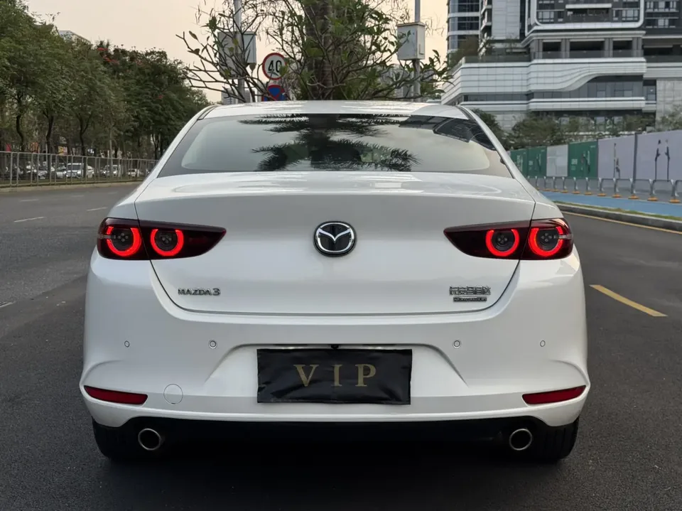 Mazda Axela 2.0L automatic quality version 2022 — миниатюра 2