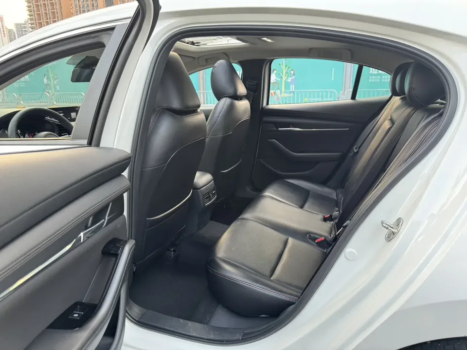 Mazda Axela 2.0L automatic quality version 2022 — миниатюра 3