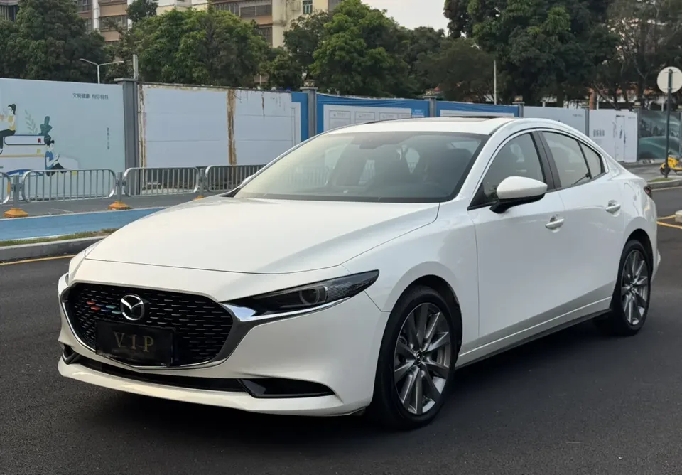 Mazda Axela 2.0L automatic quality version 2022 — фото 1, купить с доставкой в Москву