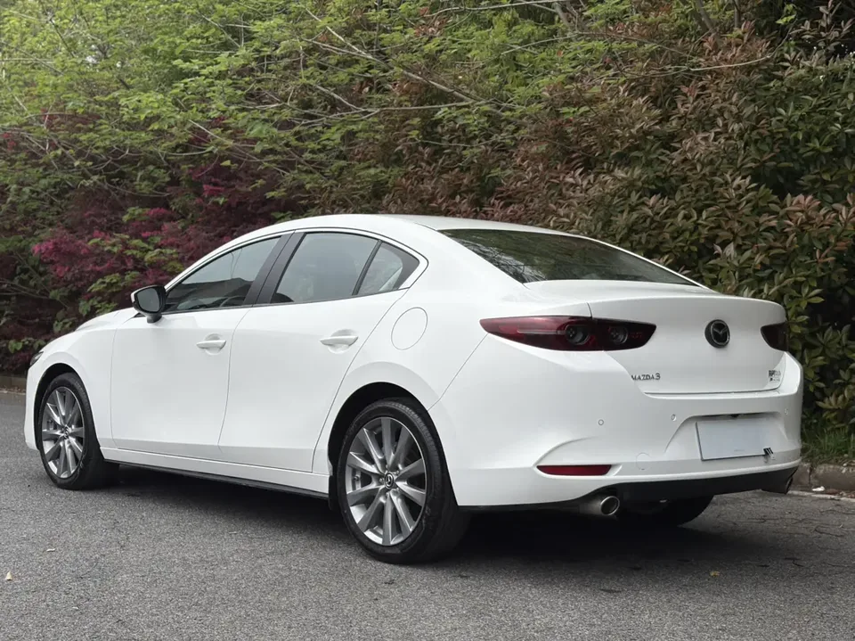 Mazda Axela Mazda3 Angkesela 2025 2.0L Automatic Elegant Edition 2024 — thumbnail 2