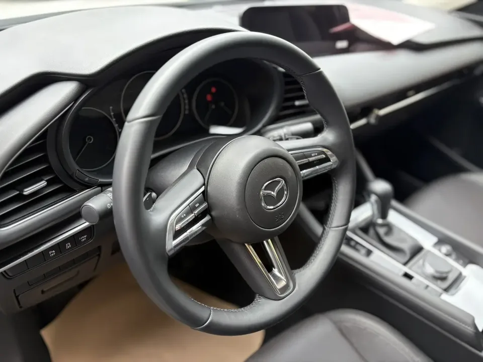 Mazda Axela Mazda3 Angkesela 2025 2.0L Automatic Elegant Edition 2024 — thumbnail 4