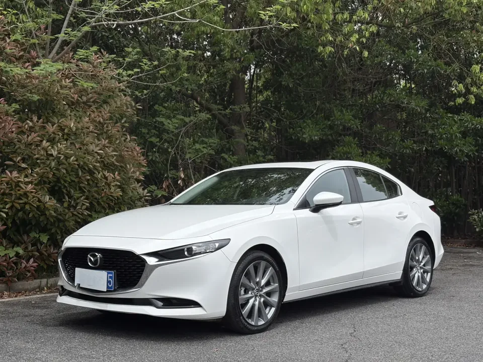 Mazda Axela Mazda3 Angkesela 2025 2.0L Automatic Elegant Edition 2024 — photo 1, buy with delivery to Moscow