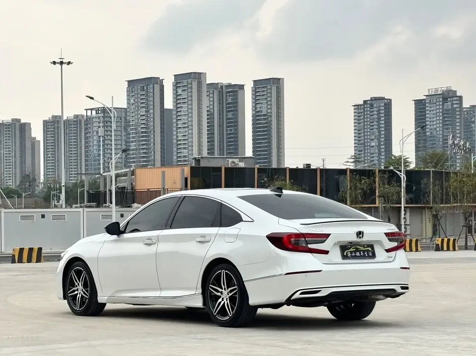 Honda Accord 2022 Accord Hybrid 2.0L Phantom Night Smart Edition 2023 — миниатюра 2