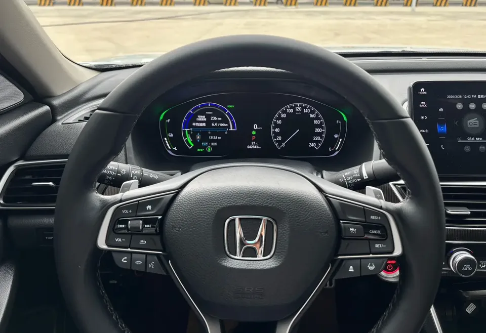 Honda Accord 2022 Accord Hybrid 2.0L Phantom Night Smart Edition 2023 — миниатюра 4