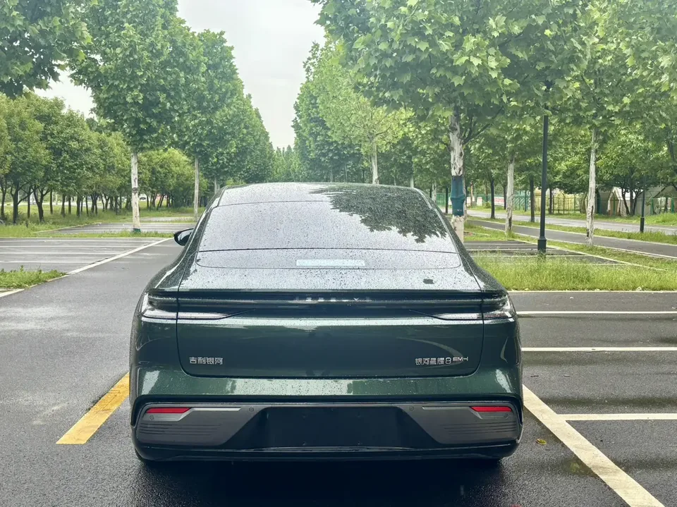 Geely Galaxy Star 8 PHEV 130km EM-i Flagship Edition 2025 — миниатюра 2