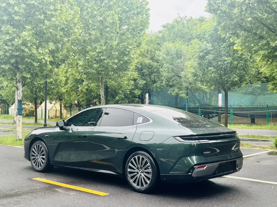 Geely Galaxy Star 8 PHEV 130km EM-i Flagship Edition 2025 — миниатюра 4