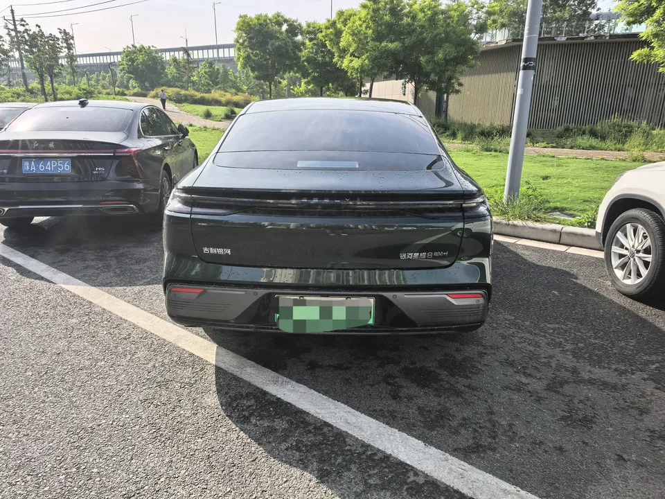 Geely Galaxy Star 8 PHEV 130km EM-i Flagship Edition 2025 — миниатюра 2