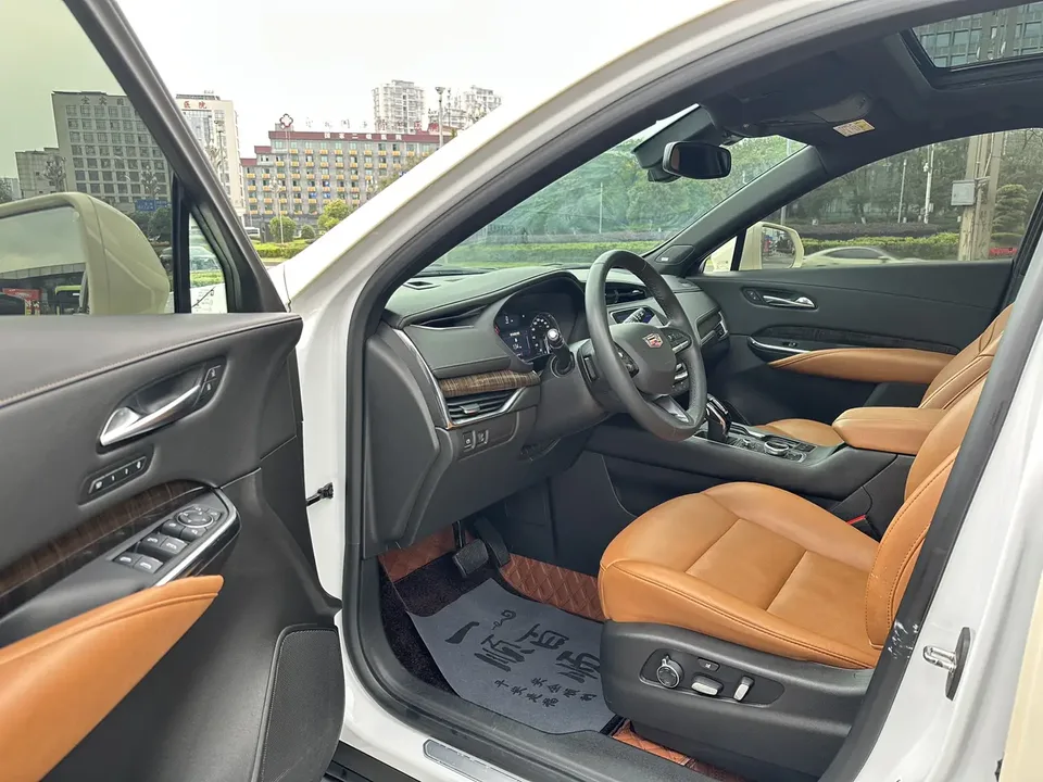 Cadillac XT4 Cadillac XT4 2022 28T two-wheel drive premium model 2023 — миниатюра 5