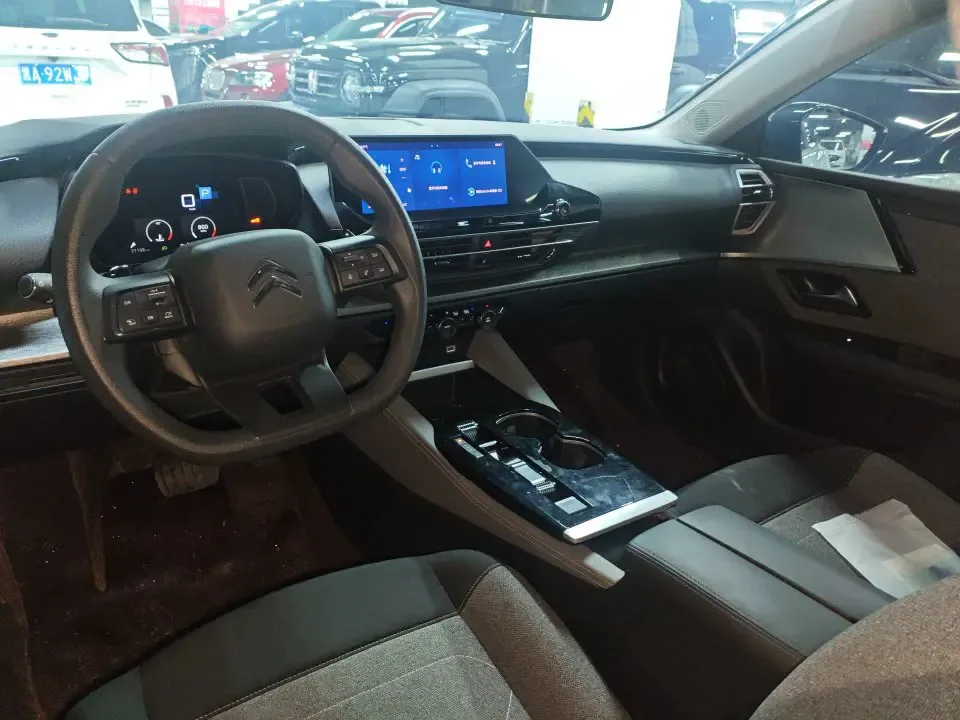 Citroen Versailles C5 X overseas version 2024 — миниатюра 2