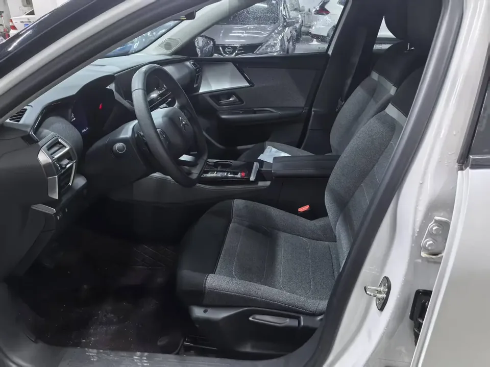 Citroen Versailles C5 X overseas version 2024 — миниатюра 4