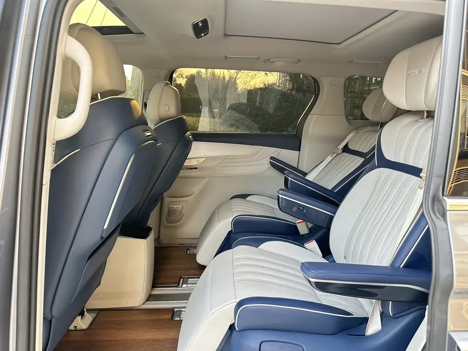 Roewe iMAX8 Roewe iMAX8 2022 400TGI Honor Edition 2023 — миниатюра 4