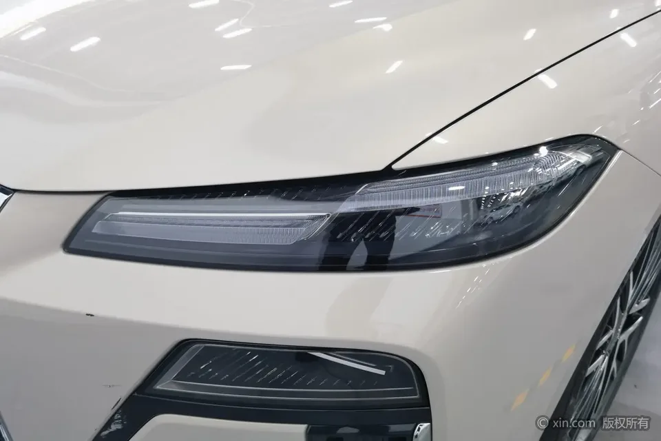 Roewe M7 DMH 160km Enjoyable Edition 2025 — миниатюра 2