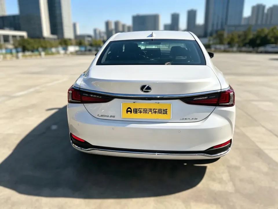 Lexus ES 200 Excellence Edition 2023 — миниатюра 2