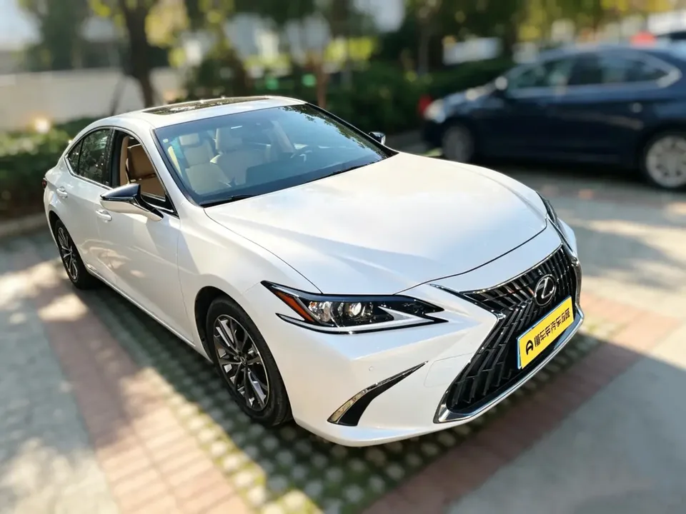 Lexus ES 200 Excellence Edition 2023 — миниатюра 3