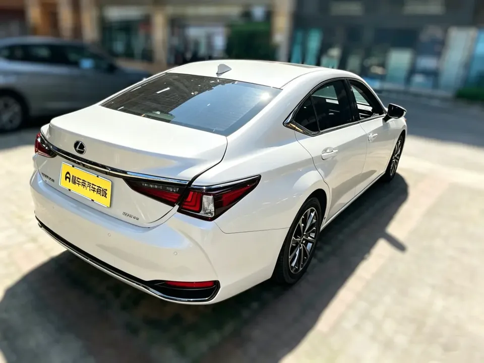 Lexus ES 200 Excellence Edition 2023 — миниатюра 4