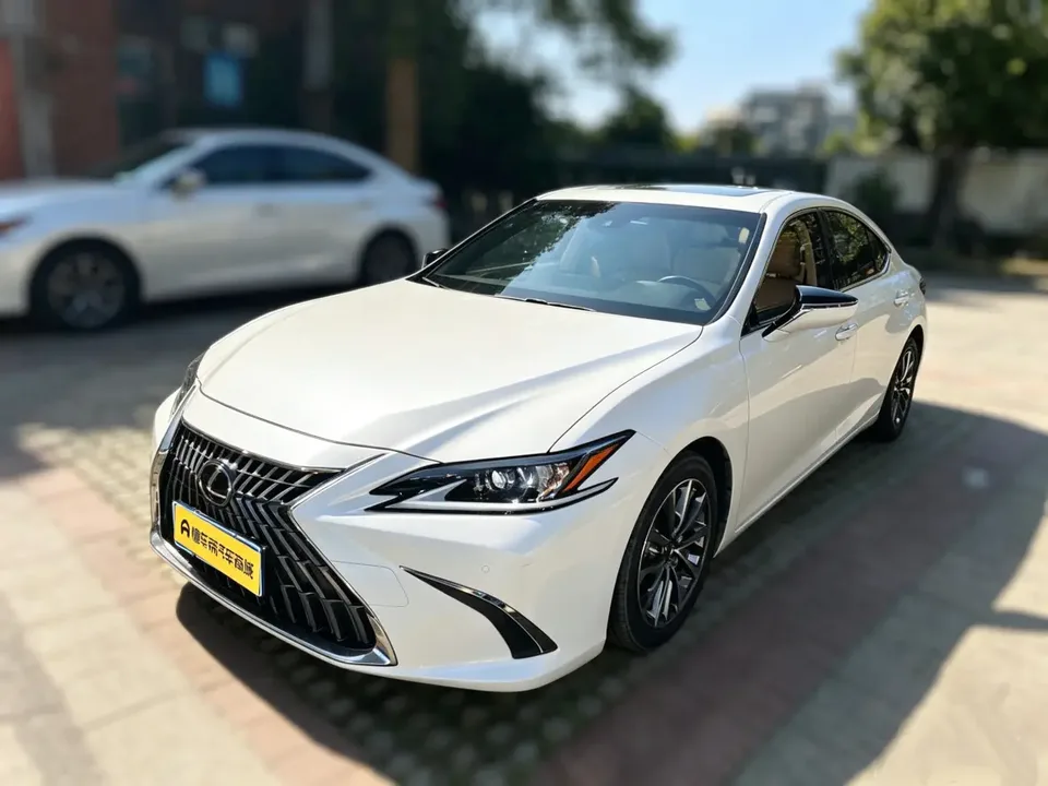 Lexus ES 200 Excellence Edition 2023 — фото 1, купить с доставкой в Москву