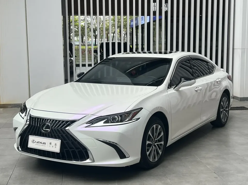 Lexus ES 2024
