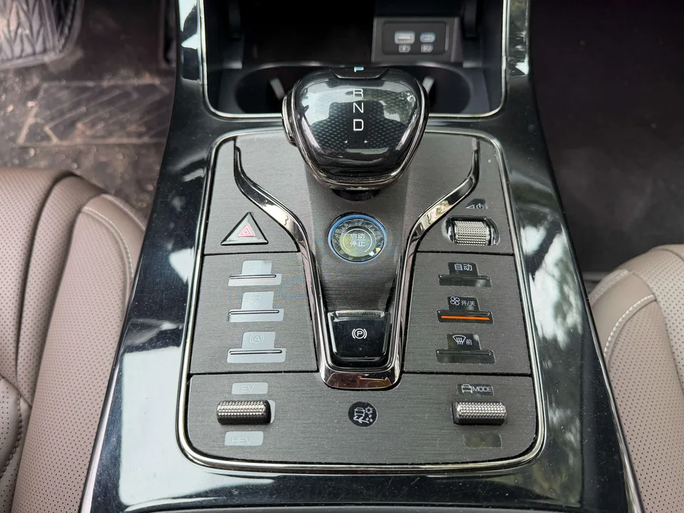 BYD Han DM DM-i Honor Edition 121KM Premium Edition 2024 — миниатюра 3