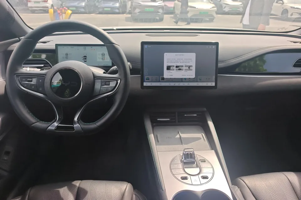 BYD Seal 06DM Intelligent Driving Edition DM-i 120KM Premium Edition 2025 — миниатюра 3