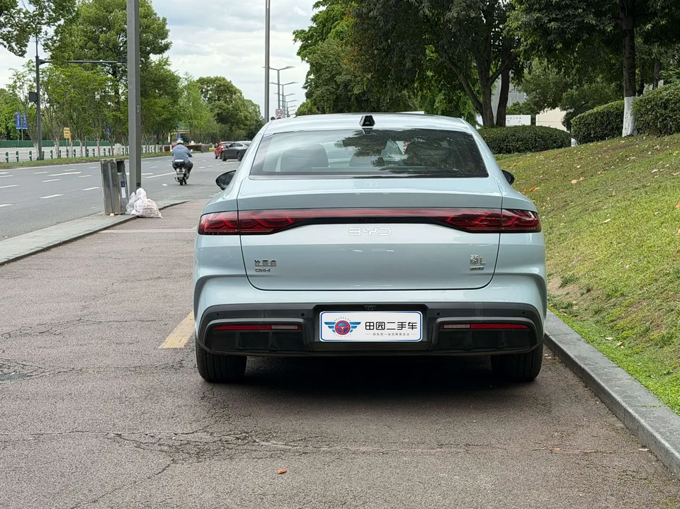 BYD Qin L DM Intelligent Driving Edition DM-i 120KM Beyond Edition 2025 — миниатюра 5