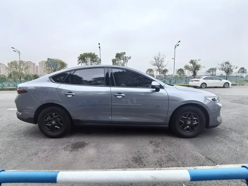 BYD Qin PLUS DM Qin PLUS DM 2025 Intelligent Driving Edition DM-i 55KM Leading Edition 2025 — thumbnail 2