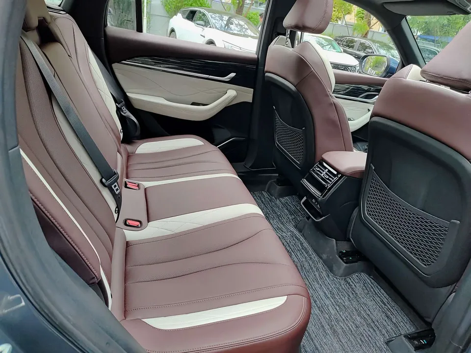 Geely Monjaro 2.0TD DCT EVO 2WD Premium Edition 2023 — миниатюра 3