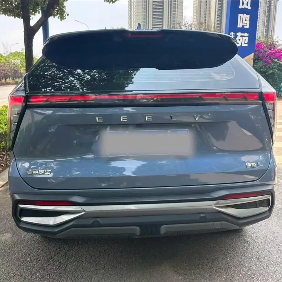 Geely Atlas L 1.5TD DCT Premium Edition 2025 — миниатюра 2