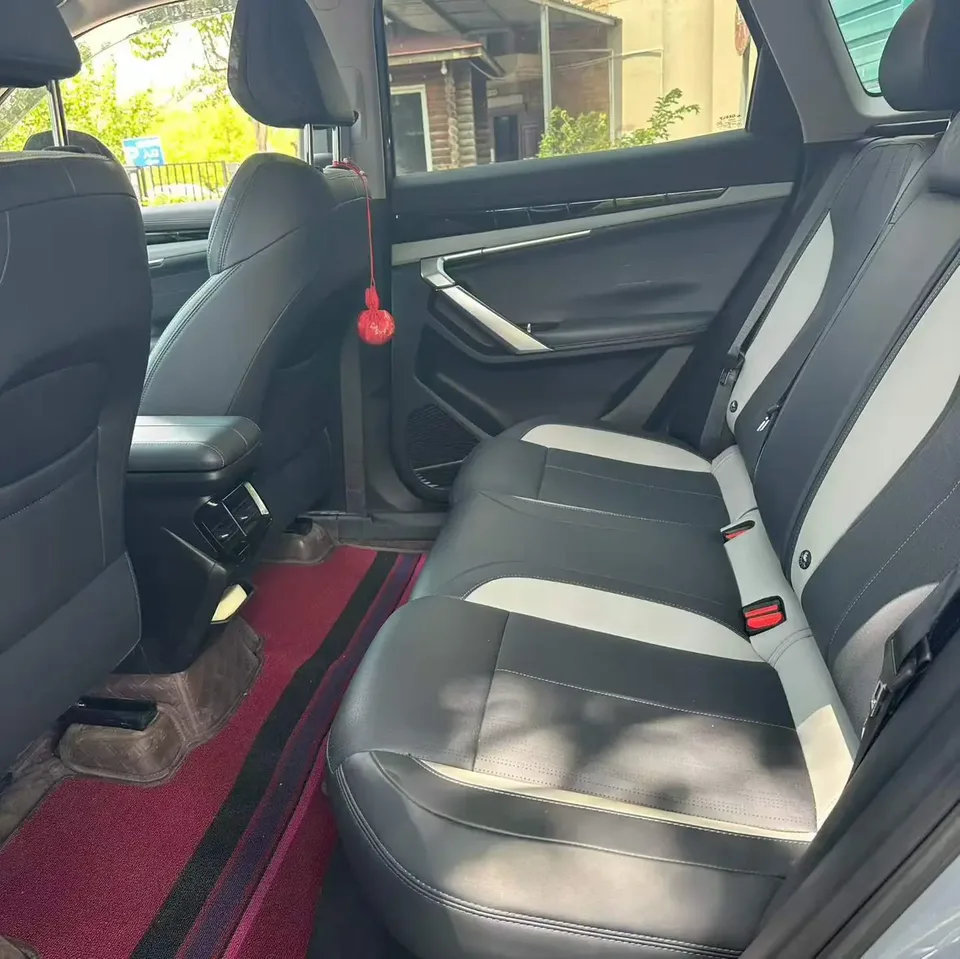 Geely Atlas L 1.5TD DCT Premium Edition 2025 — миниатюра 3
