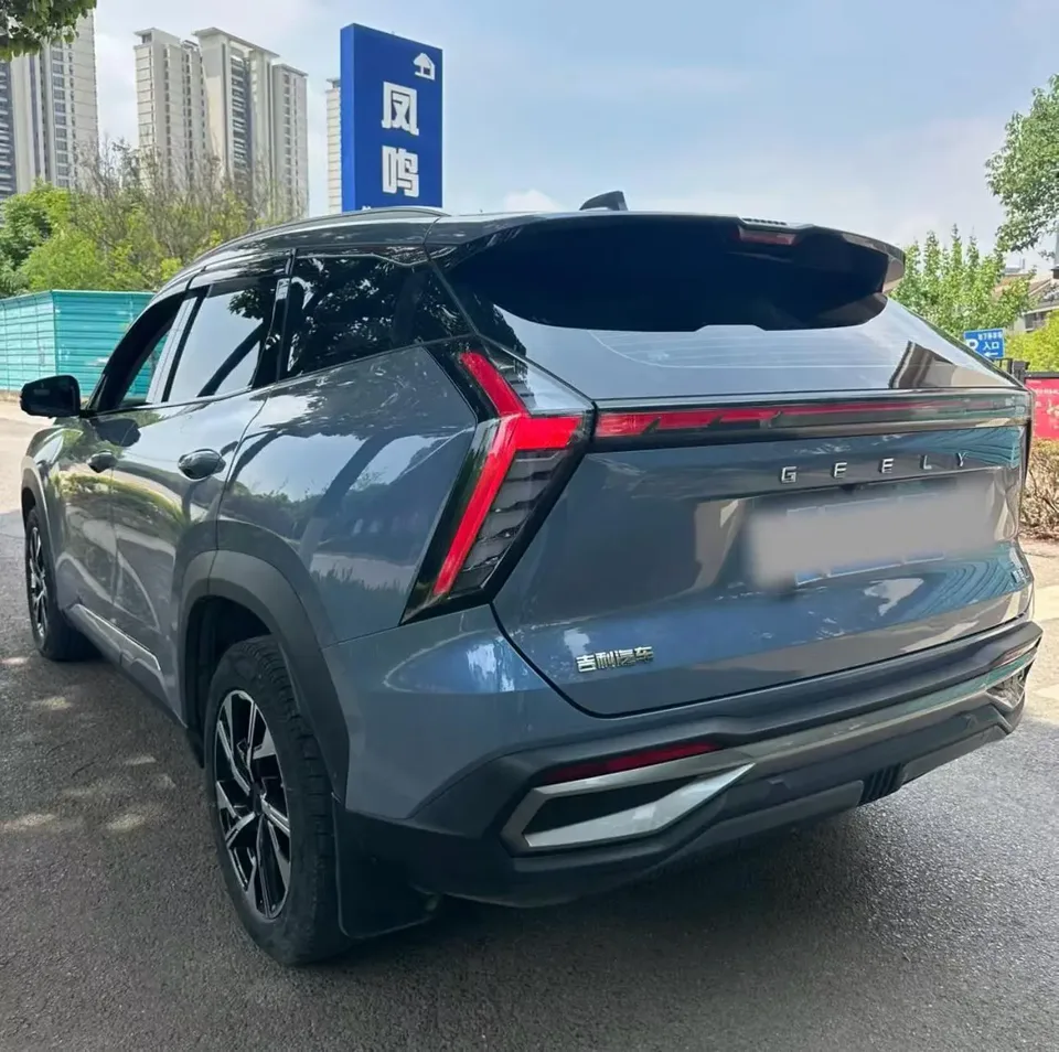 Geely Atlas L 1.5TD DCT Premium Edition 2025 — миниатюра 4