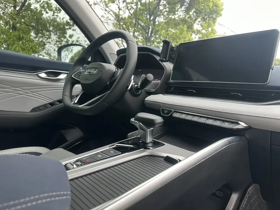 Geely Preface Xing Rui 2021 2.0T premium model 2022 — thumbnail 3